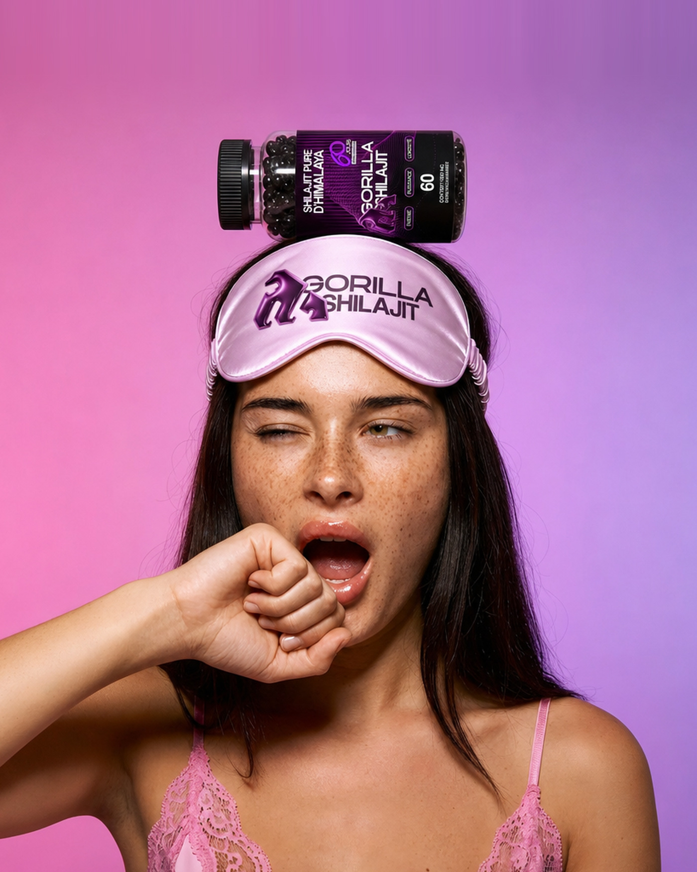 Le bandeau #15H30 sur le front, le pot Gorilla Shilajit à la main : le mouvement a un visage.